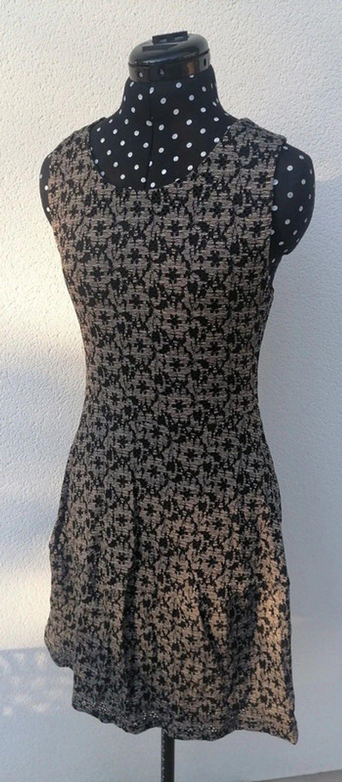 Robe courte chic pour soirée / réveillon noir beige Taille S Bcbg MaxAzria - photo numéro 7