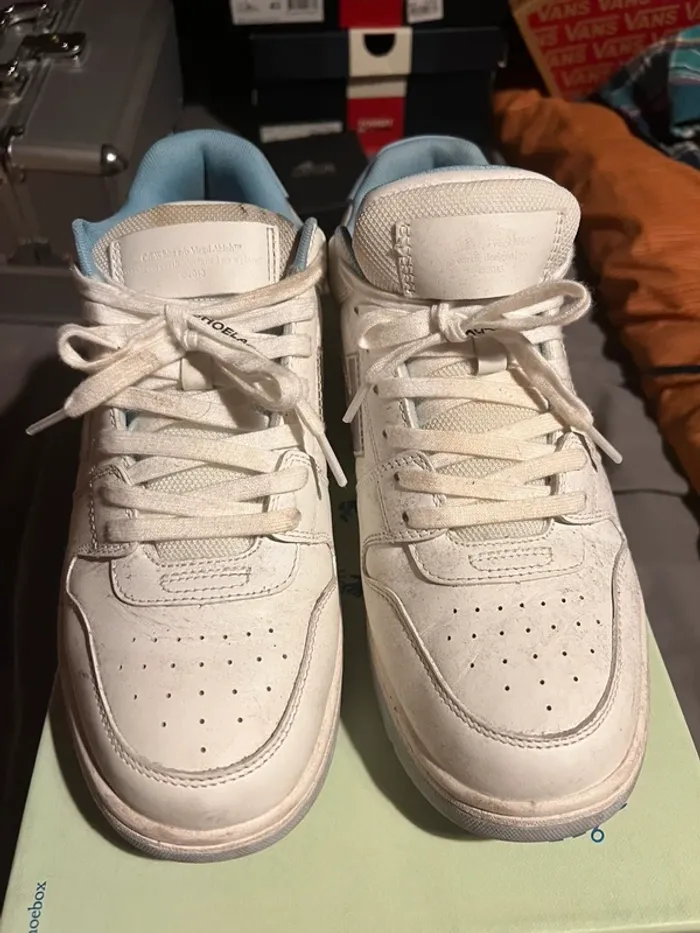 Baskets off White officiel out of office blanc bleu irisé édition limitée rare
