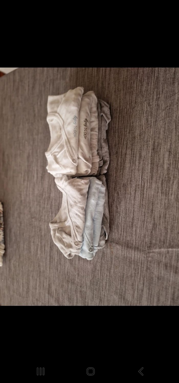 Lot de bodies naissance