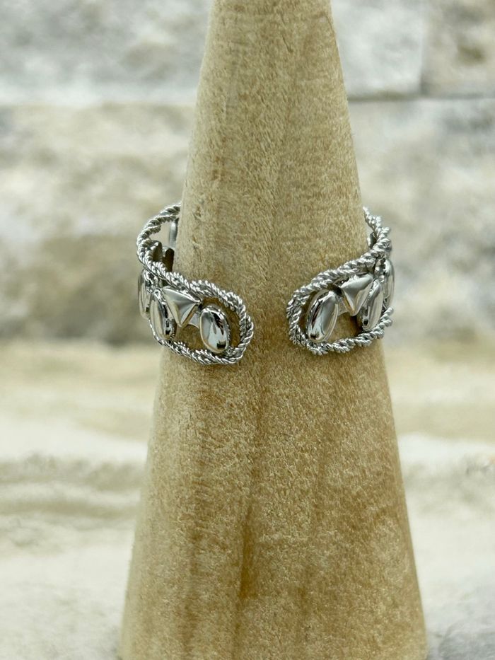 Bague argentée en acier inoxydable - photo numéro 2