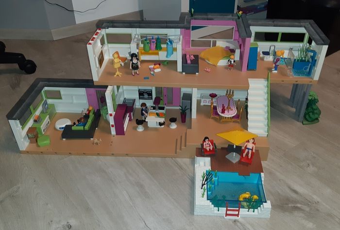 Maison moderne Playmobil avec son studio et sa piscine - photo numéro 2
