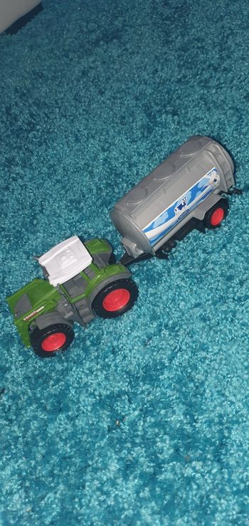 Tracteur et sa remorque