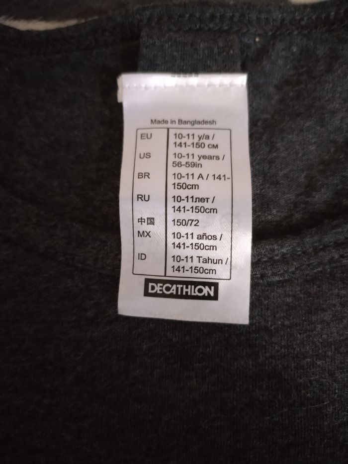 Tee-shirt gris avec motifs "Décathlon 10/11 ans neuf - photo numéro 2