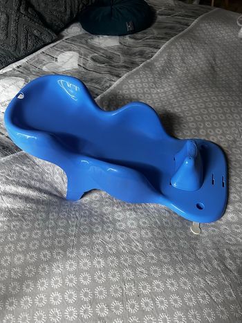 Pose bébé pour le bain