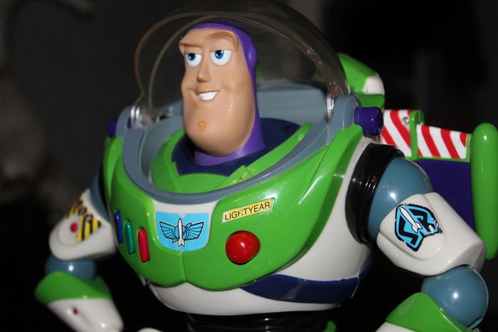 Figurine Buzz l'eclair - Disney - photo numéro 3