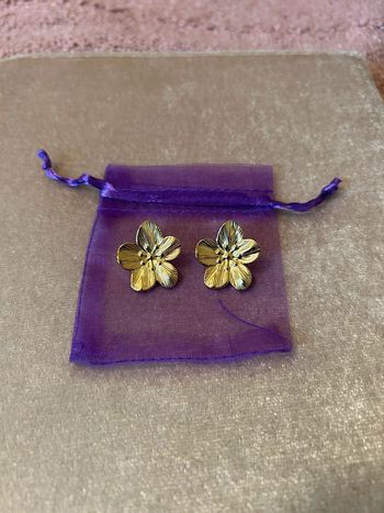 Boucles d’oreilles chic fleurs dorée