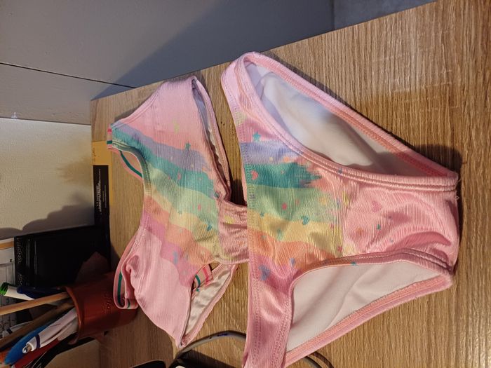 2 maillots de bain 2 pièces et 1 casquette pour filles Taille 7 ans - photo numéro 5
