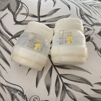 2 petit biberon MAM