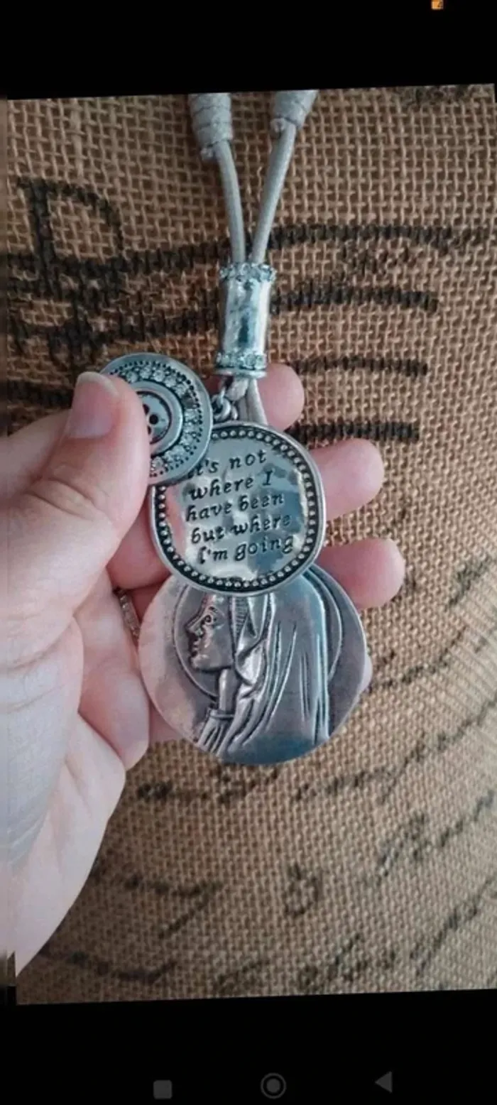 Collier sautoir trois pendentifs argenté taupe femme fantaisie - photo numéro 4