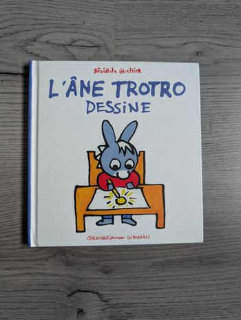 L'âne Trotro dessine