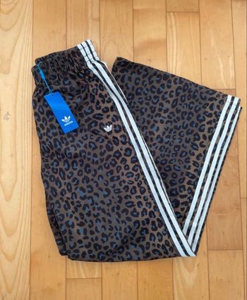 Pantalon adidas léopard