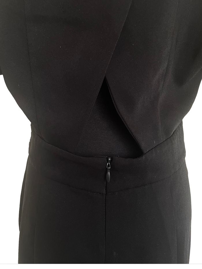 🌸 Robe noire cintrée. Avec poches. Dos nues.Taille 38. Neuve - photo numéro 4