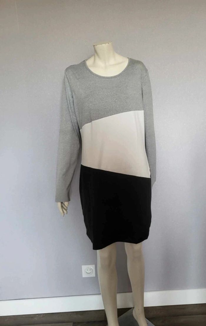 Robe demi saison neuve XXL.
