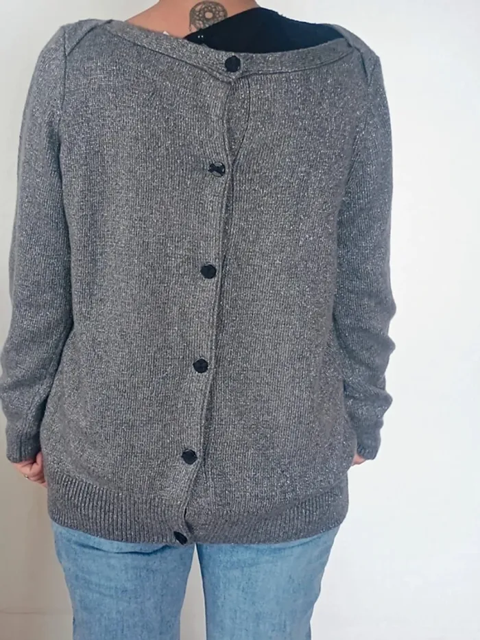 pull original avec bouton dans le dos - photo numéro 2