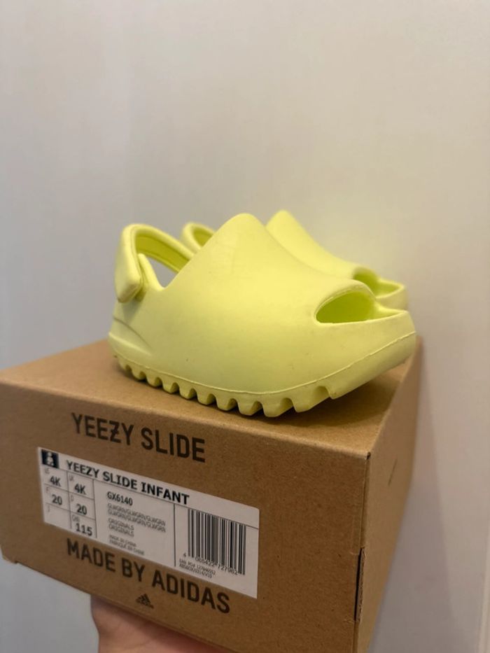 Sandales Adidas Yeezy bébé