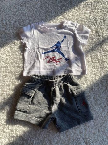 Ensemble bébé 0-3 mois (56-62 cm) t-shirt blanc + short gris style Jordan