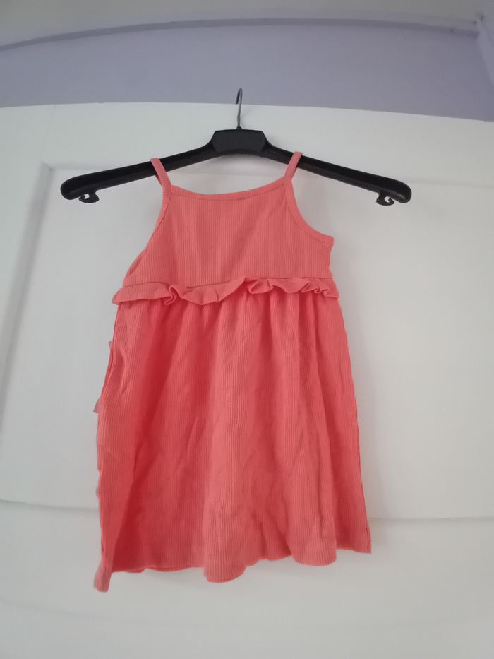 Robe bébé fille KIABIRobe bébé fille KIABI 🌸
Taille 12 mois (74 cm)
Couleur corail/orange fluide
Neuve avec étiquette 🏷️
Matière légère et confortable, parfaite pour l’été ☀️
Aucune tache, aucun défaut.

📦 Envoi rapide et soigné

📸 Dernière photo gén - photo numéro 3