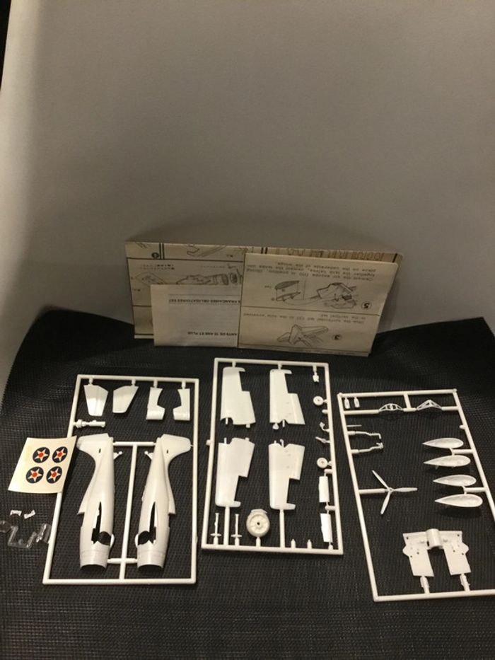 Maquette plastique Wildcat 1/72 US navy Grumman F4F model kit a monter vintage - photo numéro 3