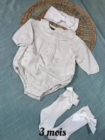 Barboteuse bandeau et chaussettes taille 3 mois