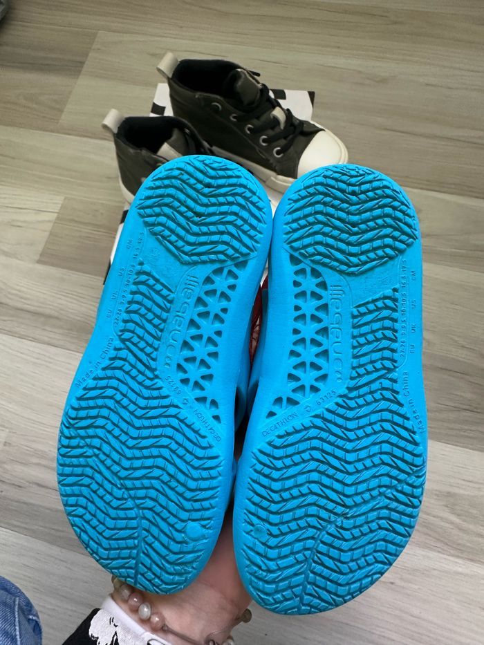 Lot chaussures + claquettes taille 27 garçon - photo numéro 5