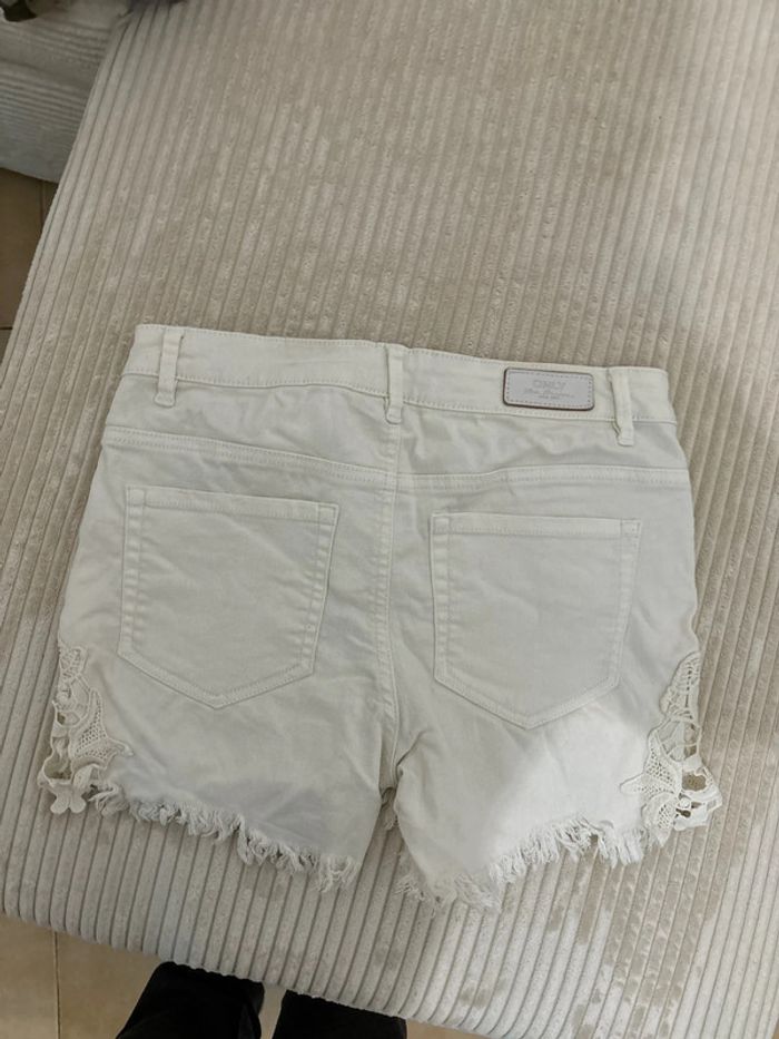Short blanc a dentelle - photo numéro 3