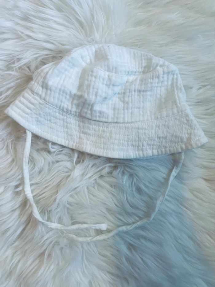 49 - chapeau blanc - photo numéro 2
