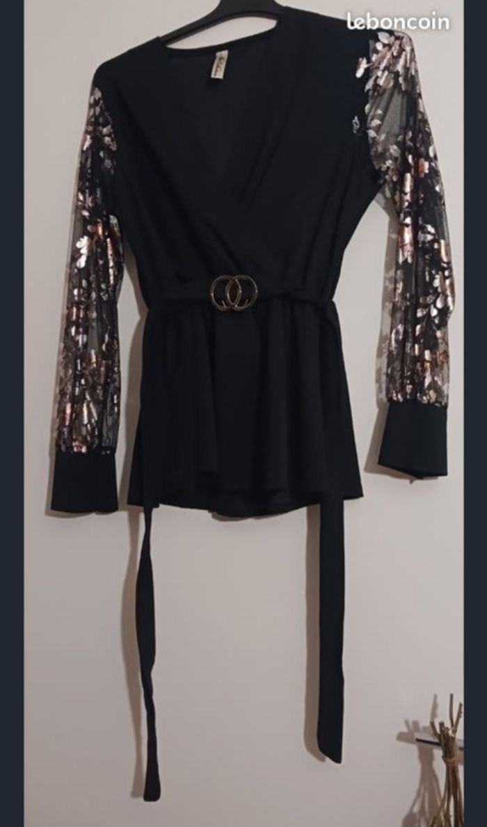 Haut top à manches longues fleuries