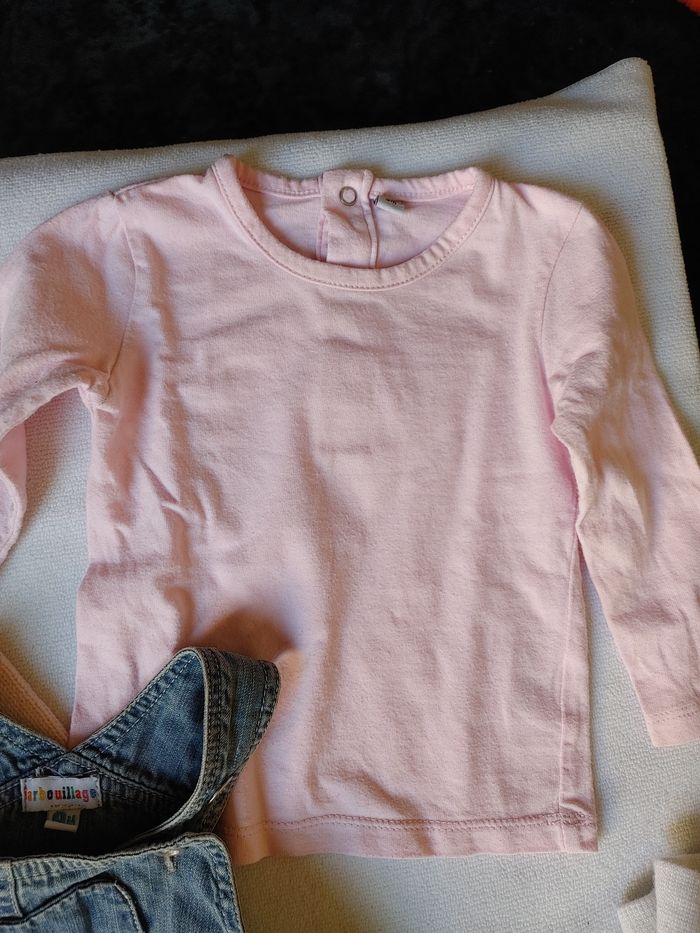 Lot de vêtements fille (robe, gilet, t-shirt, collant) - photo numéro 4