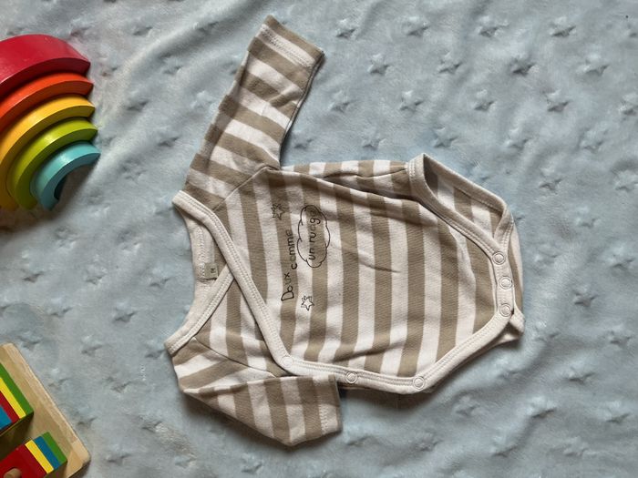 body manches longues rayé beige et blanc ouverture devant 1 mois - photo numéro 3