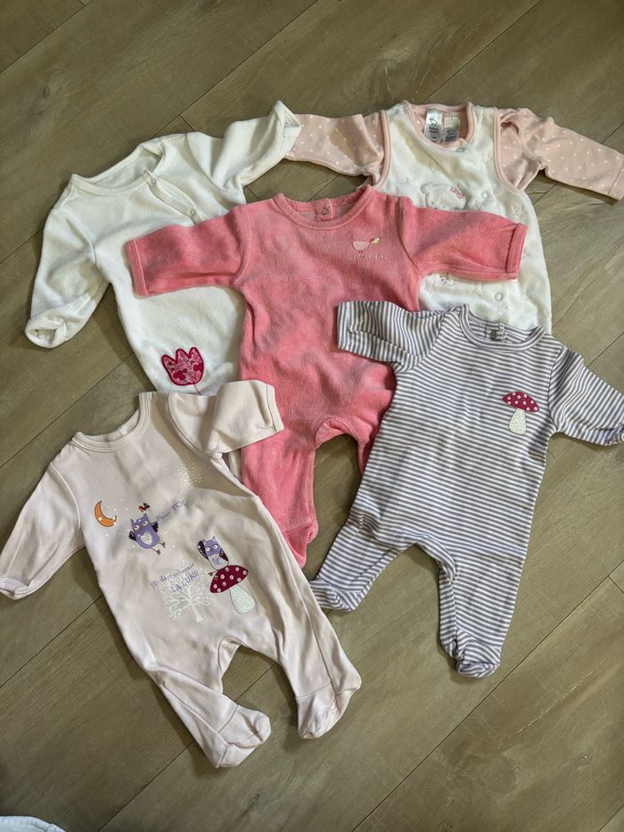 Lots 5 pyjamas 1 mois