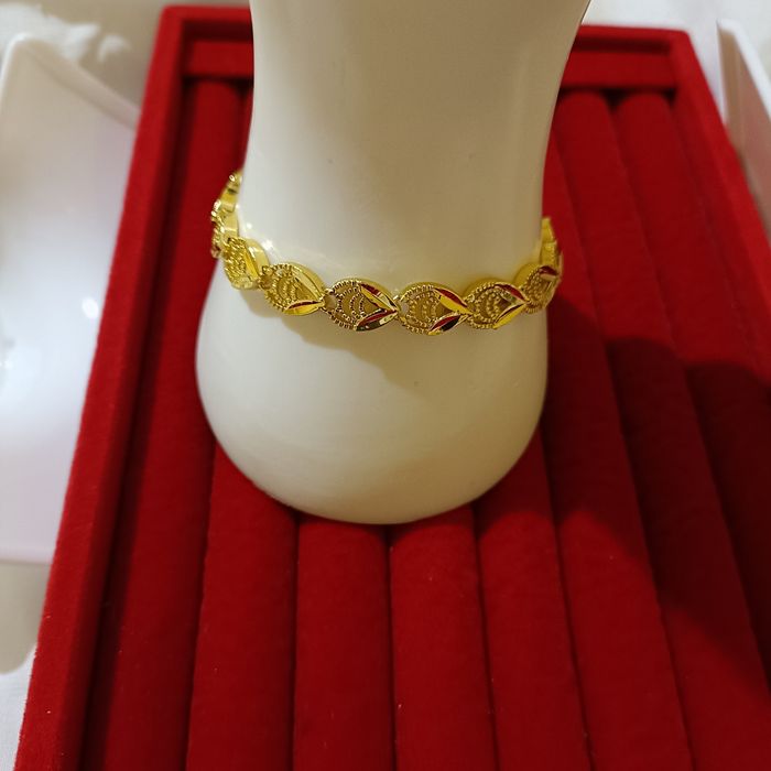 Joli  Bracelet en cuir plaqué or