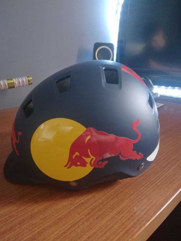 Casque vélo red bull neuf - photo numéro 4