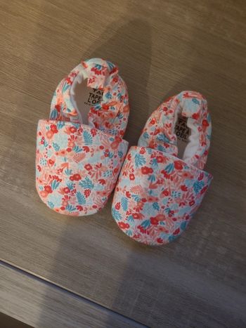 Chaussons élastiques a fleurs