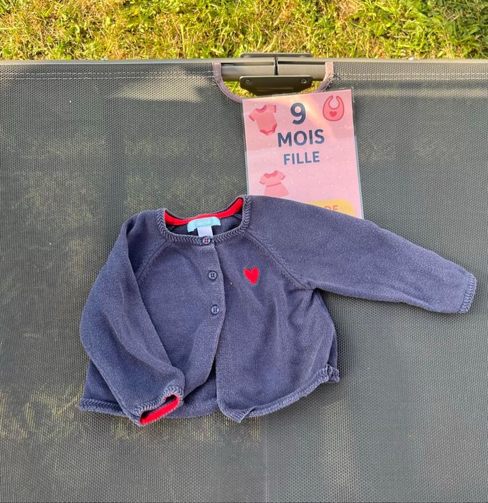 Lot 2 gilets 1 sweat - photo numéro 2