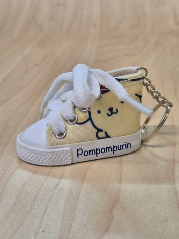 Porte-clefs Sanrio Sneaker/basket  : Pompompurin