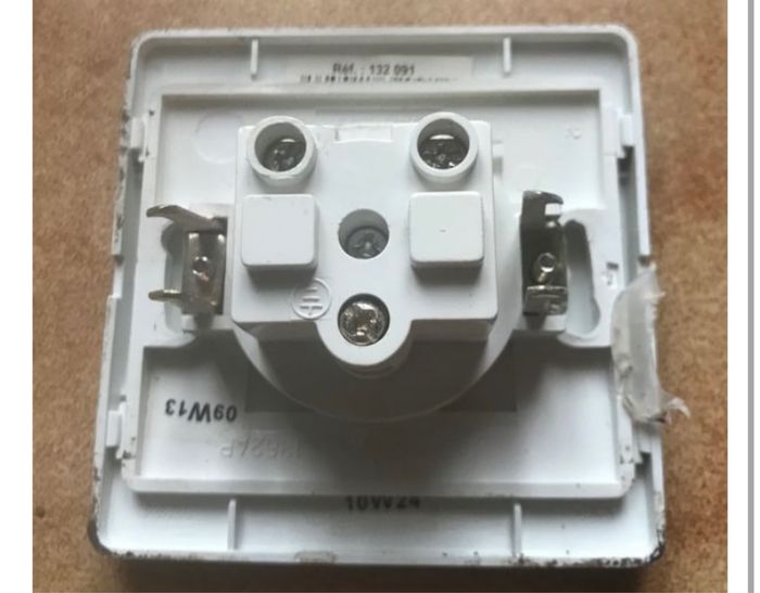 Prise murale - photo numéro 2