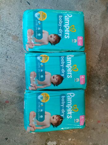 Couches Pampers baby dry taille 4