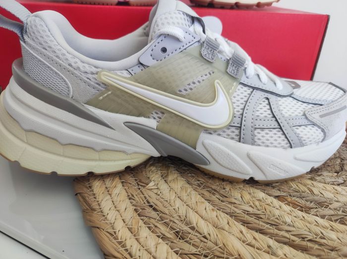 Baskets Nike V2K run - photo numéro 2
