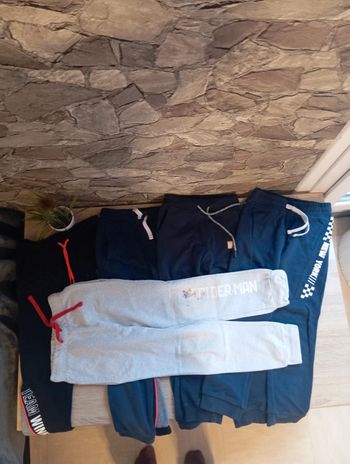 Lot 5 bas de jogging avec accros taille 8ans