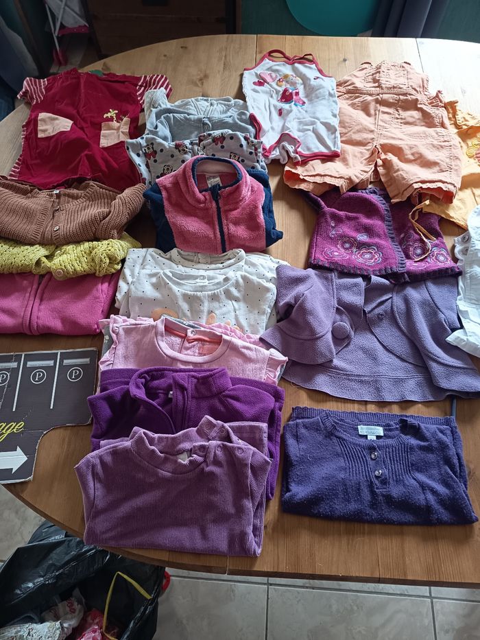 Gros lot de vêtements fille 18 mois - photo numéro 4