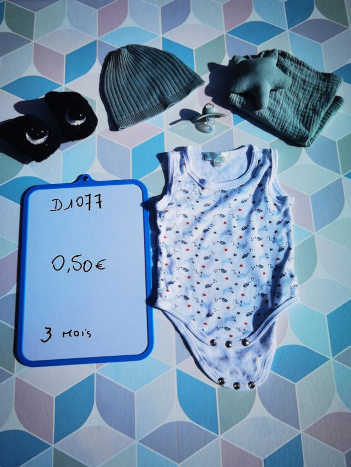 D1077 - body 3 mois motif baleine et tortue