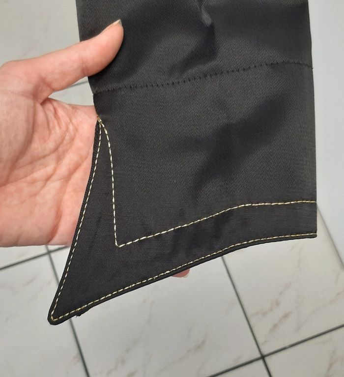 Magnifique veste cintrée La Milliardaire noire avec coutures et boutons dorés - photo numéro 7
