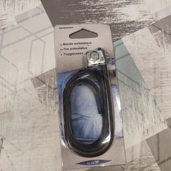 Bande antistatique pour voiture neuve sous blister