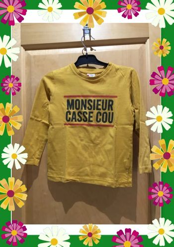 T-shirt moutarde tape à l’œil