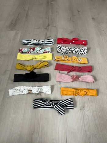 Lot de 13 bandeaux bébé.