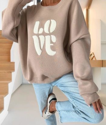 Sweat beige et blanc love