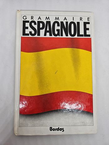 "Grammaire Espagnole".
Bordas.
ISBN : 2.04.016238.0