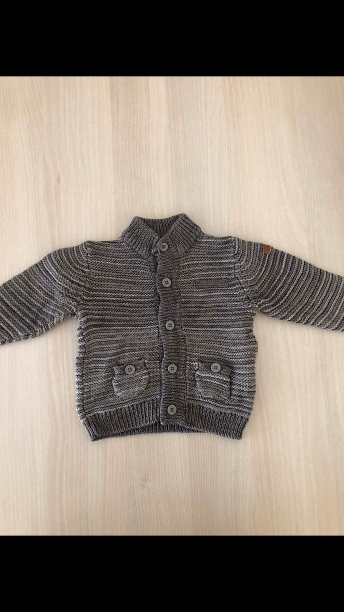 3 gilets 6 mois - photo numéro 4