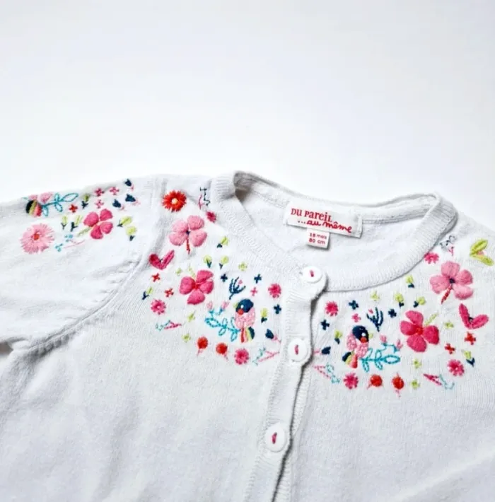 Gilet court / boléro avec fleurs cousues - photo numéro 2