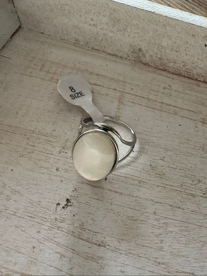 Bague argentée et blanche T 8 - photo numéro 4